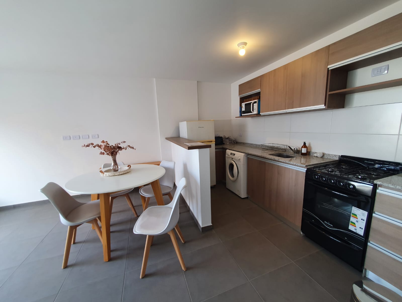 ALTO ALBERDI - DPTO 1 DORM. CON COCHERA Y PILETA