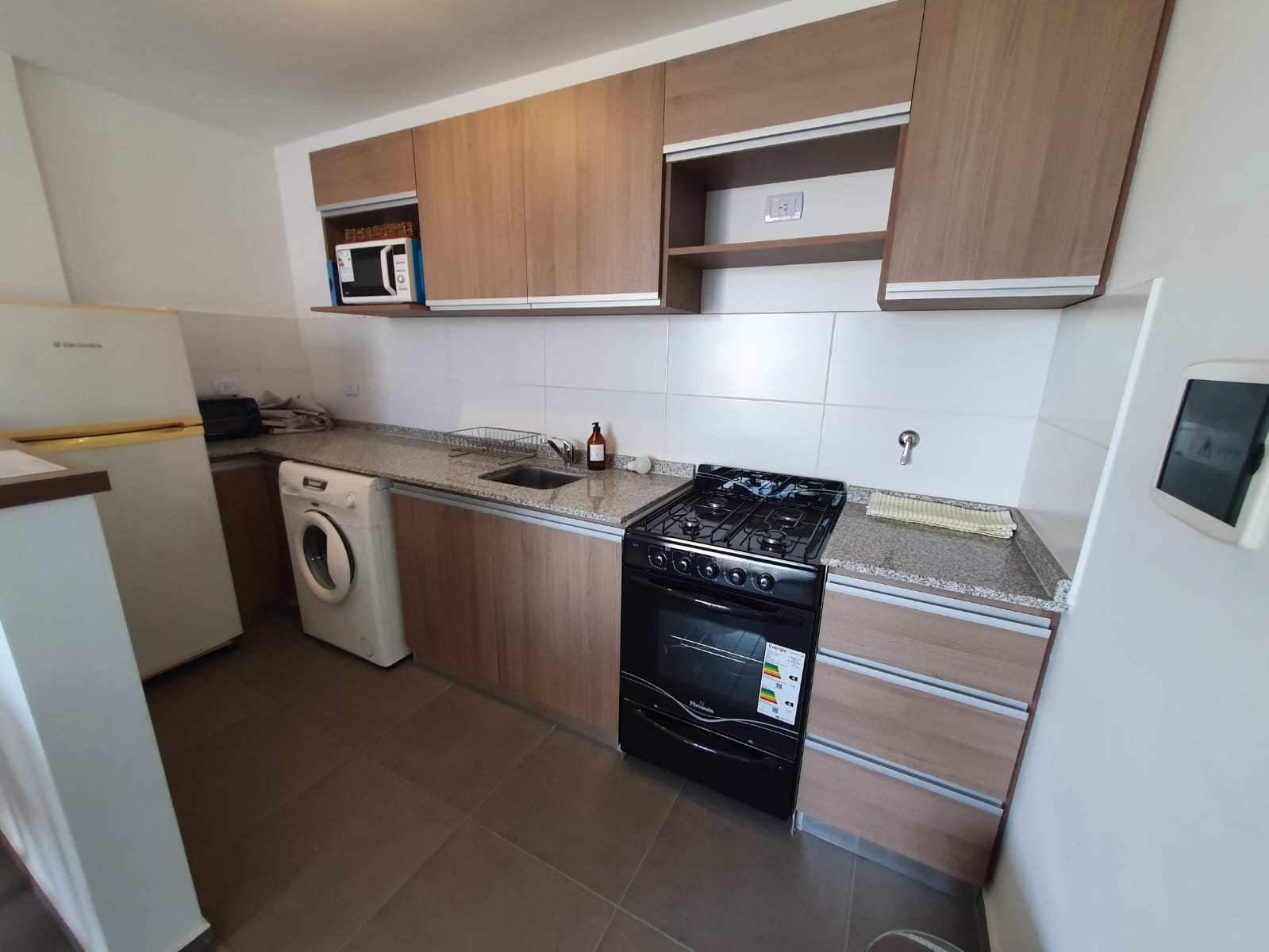 ALTO ALBERDI - DPTO 1 DORM. CON COCHERA Y PILETA