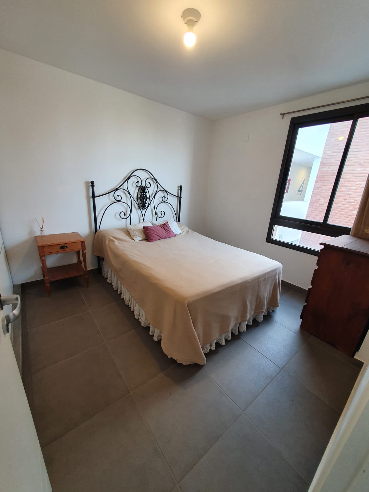 ALTO ALBERDI - DPTO 1 DORM. CON COCHERA Y PILETA