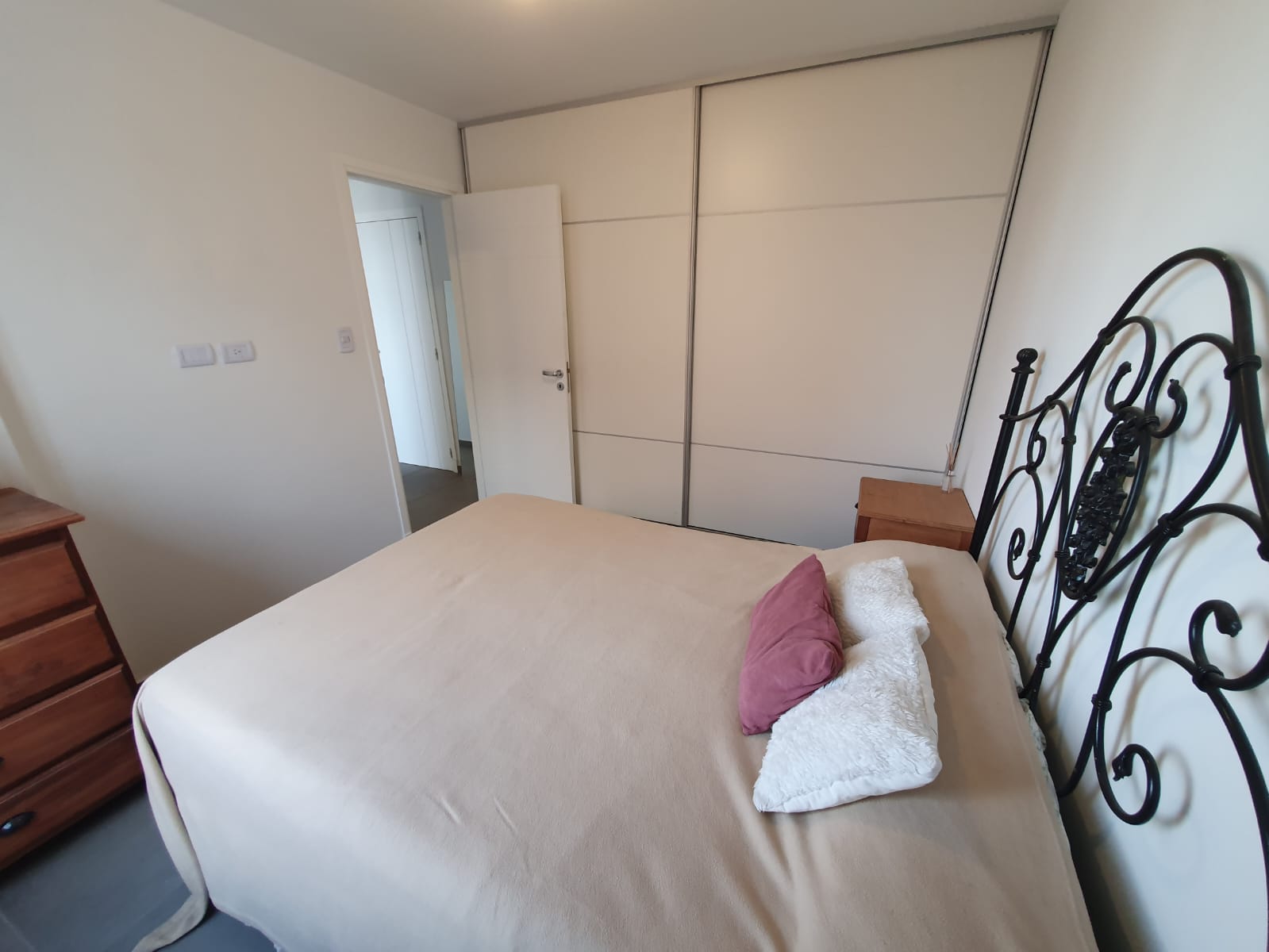 ALTO ALBERDI - DPTO 1 DORM. CON COCHERA Y PILETA