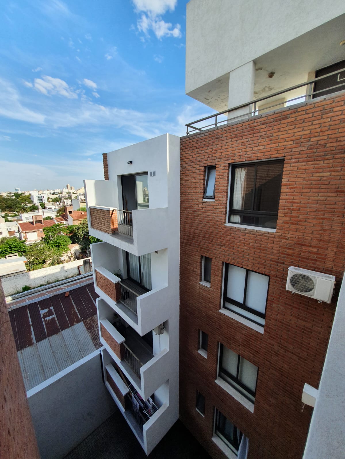 ALTO ALBERDI - DPTO 1 DORM. CON COCHERA Y PILETA