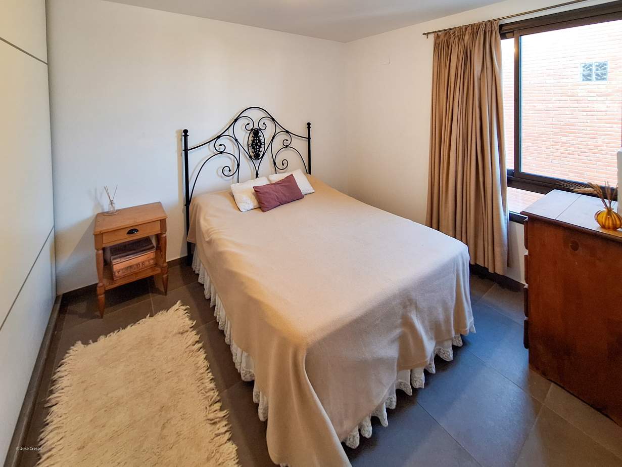 ALTO ALBERDI - DPTO 1 DORM. CON COCHERA Y PILETA