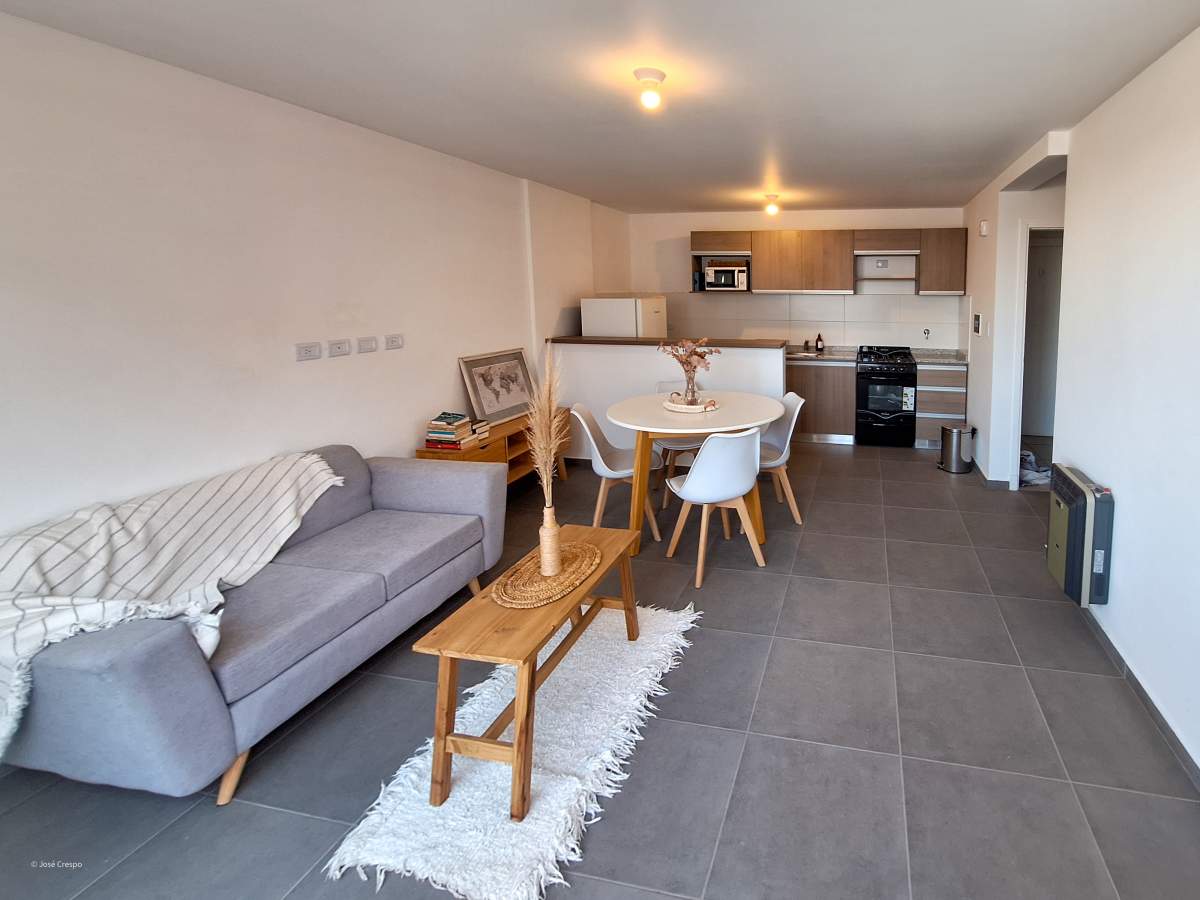 ALTO ALBERDI - DPTO 1 DORM. CON COCHERA Y PILETA