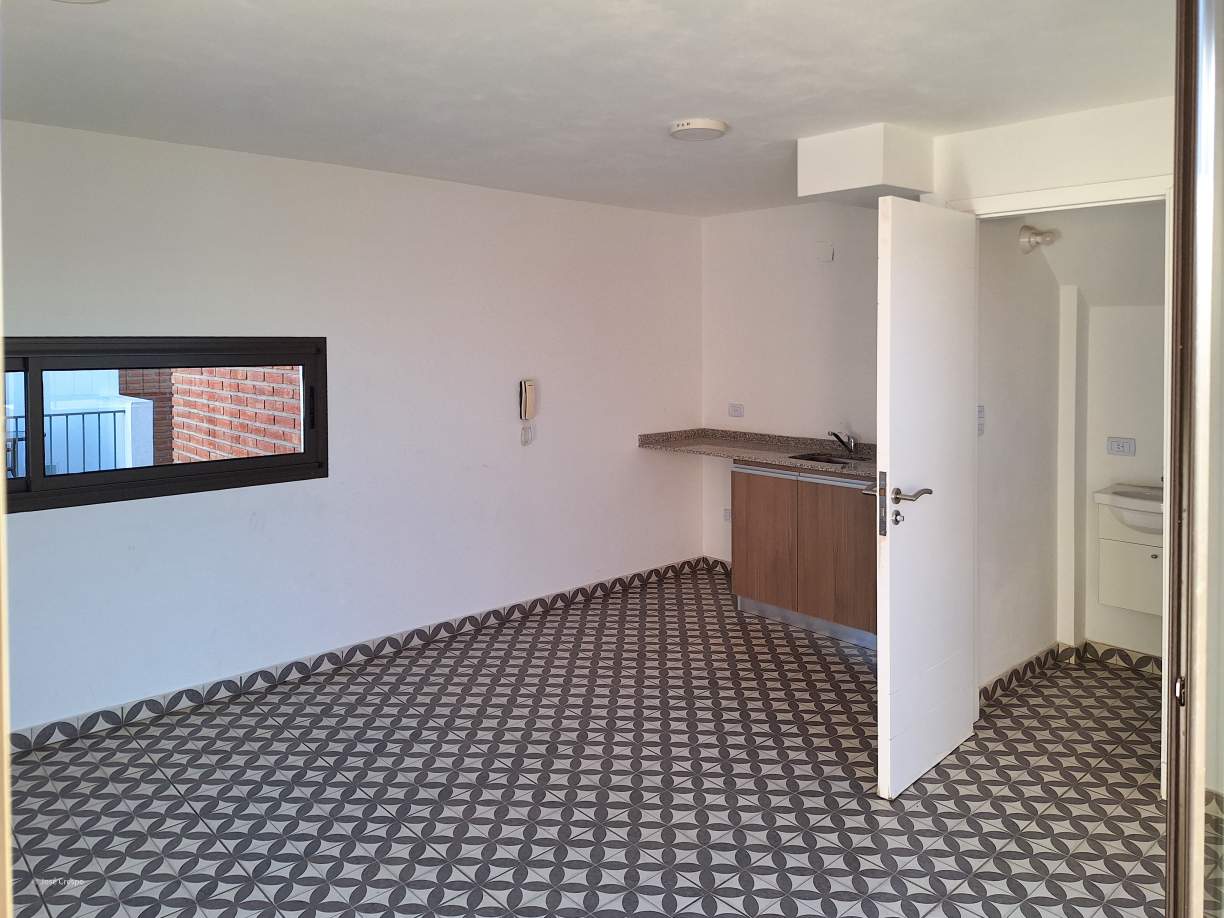 ALTO ALBERDI - DPTO 1 DORM. CON COCHERA Y PILETA