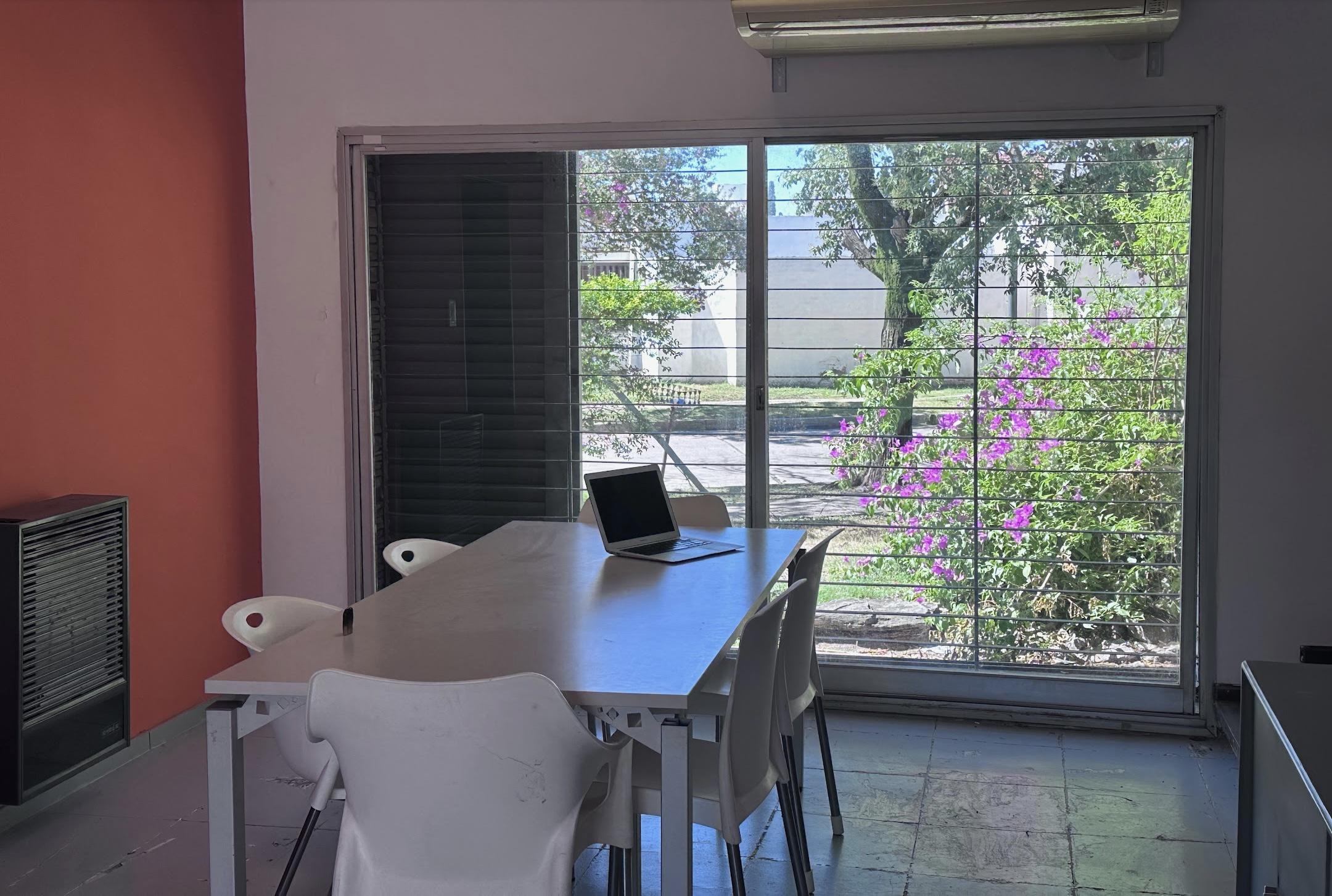 CASA CERRO  ALQUILER APTA OFICINA CON MOBILIARIO