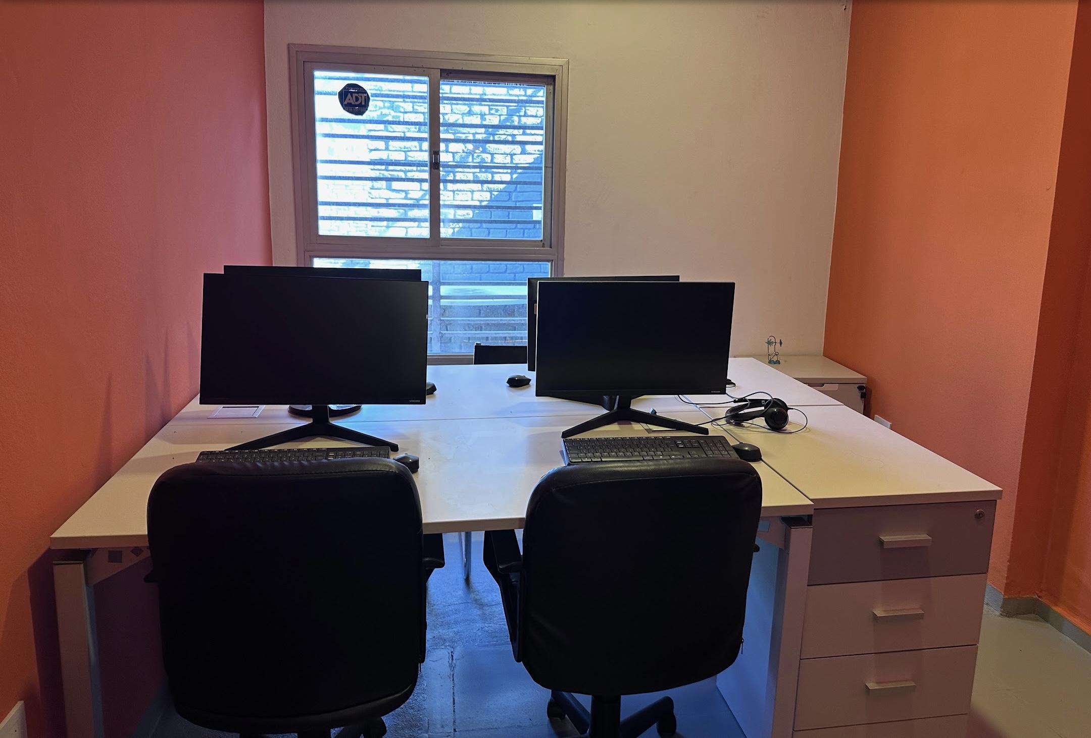 CASA CERRO  ALQUILER APTA OFICINA CON MOBILIARIO