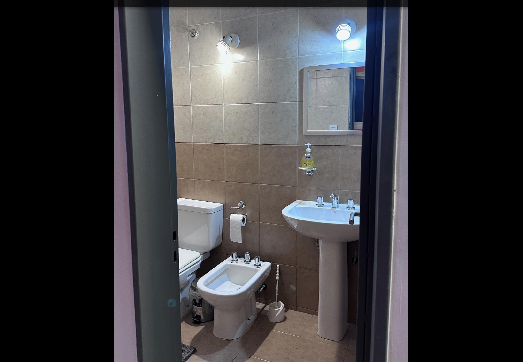 CASA CERRO  ALQUILER APTA OFICINA CON MOBILIARIO