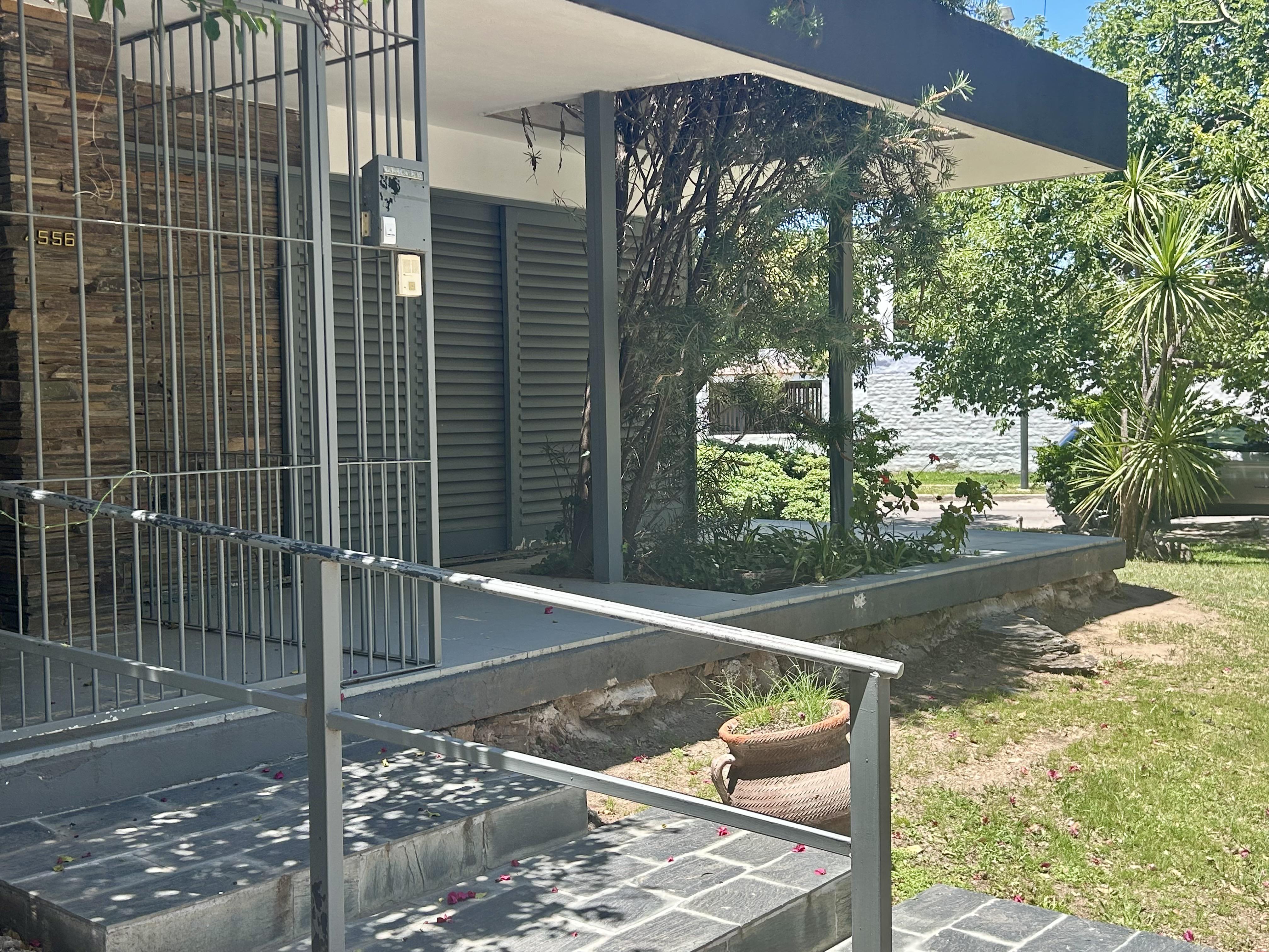 CASA CERRO  ALQUILER APTA OFICINA CON MOBILIARIO