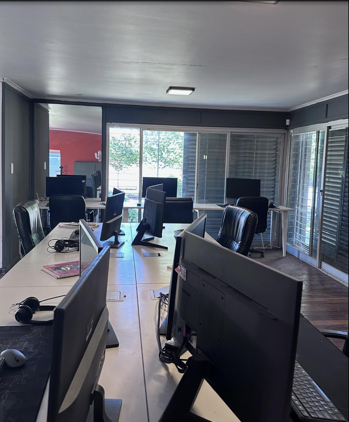 CASA CERRO  ALQUILER APTA OFICINA CON MOBILIARIO