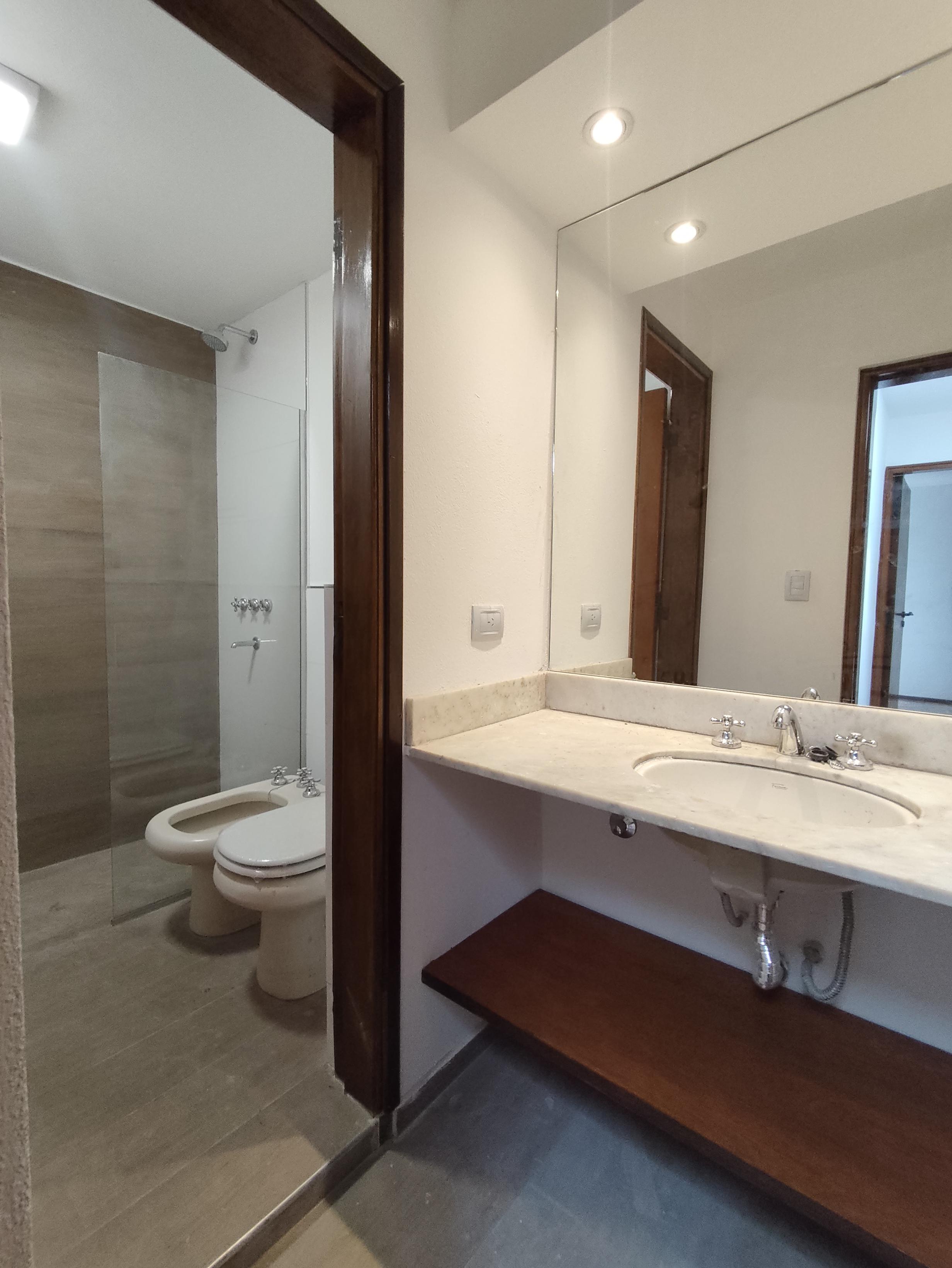 IMPECABLE! OFICINA 100% RESTAURADA SOBRE AV. ARMADA ARGENTINA