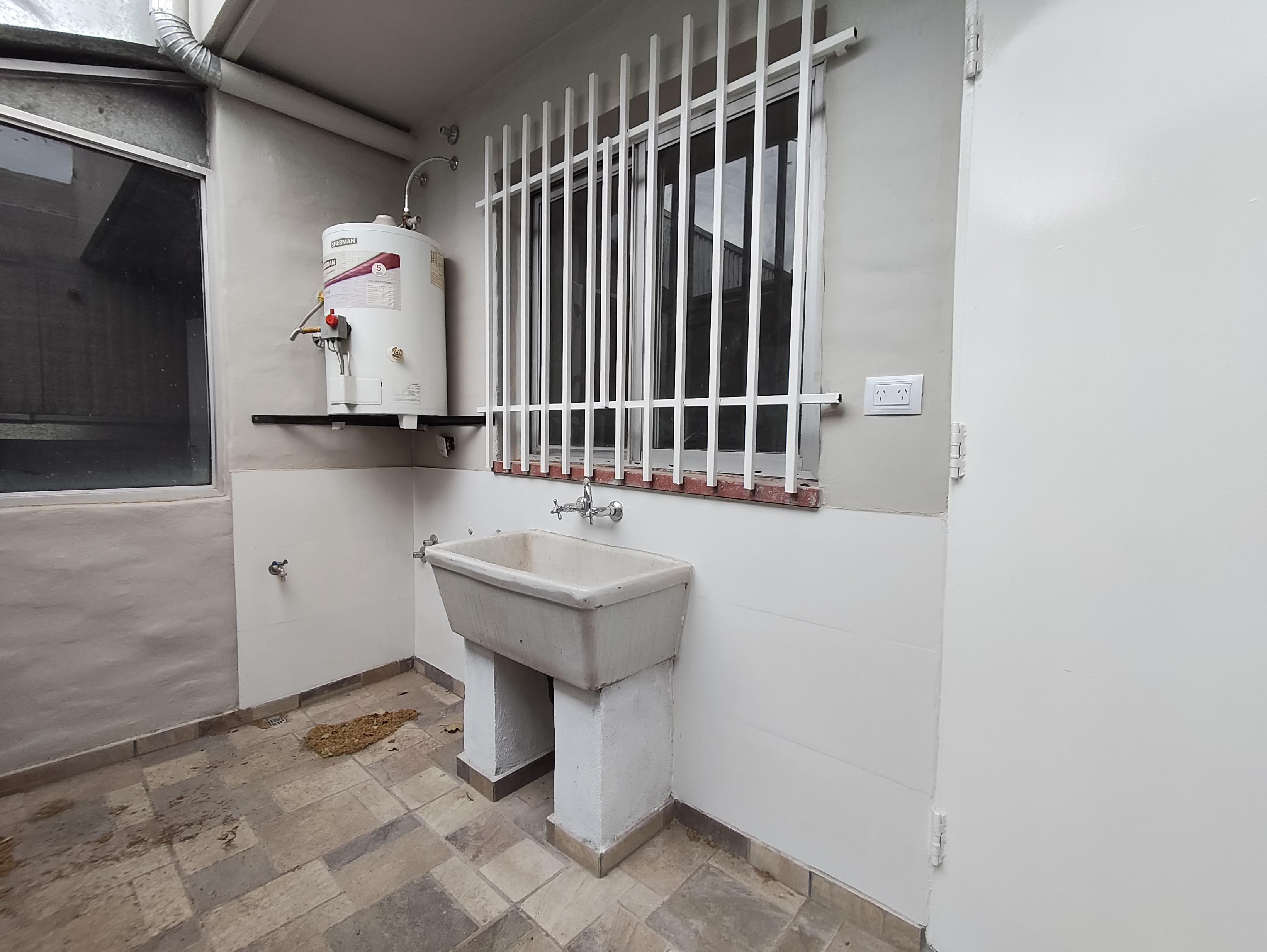 IMPECABLE! OFICINA 100% RESTAURADA SOBRE AV. ARMADA ARGENTINA