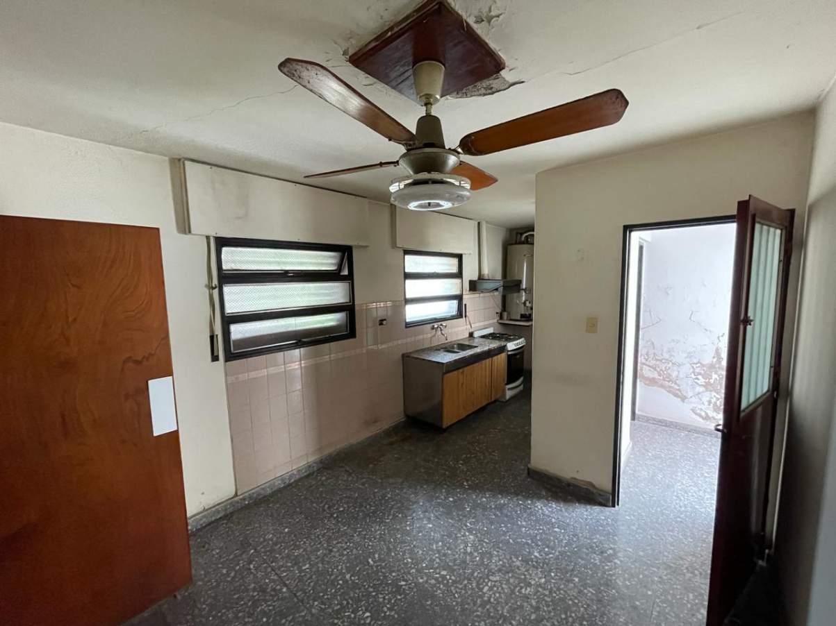 Inversión inteligente: casa esquina a refaccionar en Lomas de San Martin