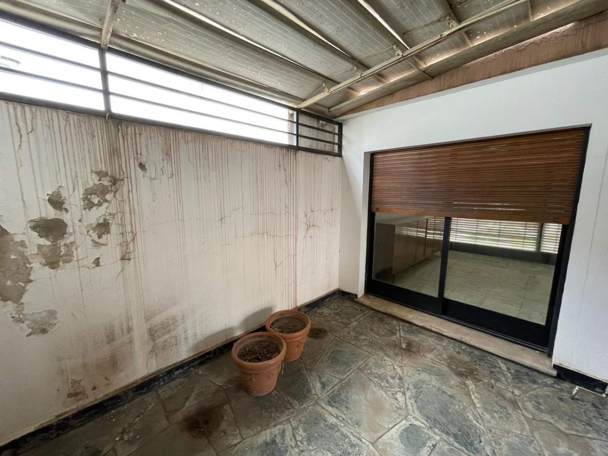 Inversión inteligente: casa esquina a refaccionar en Lomas de San Martin