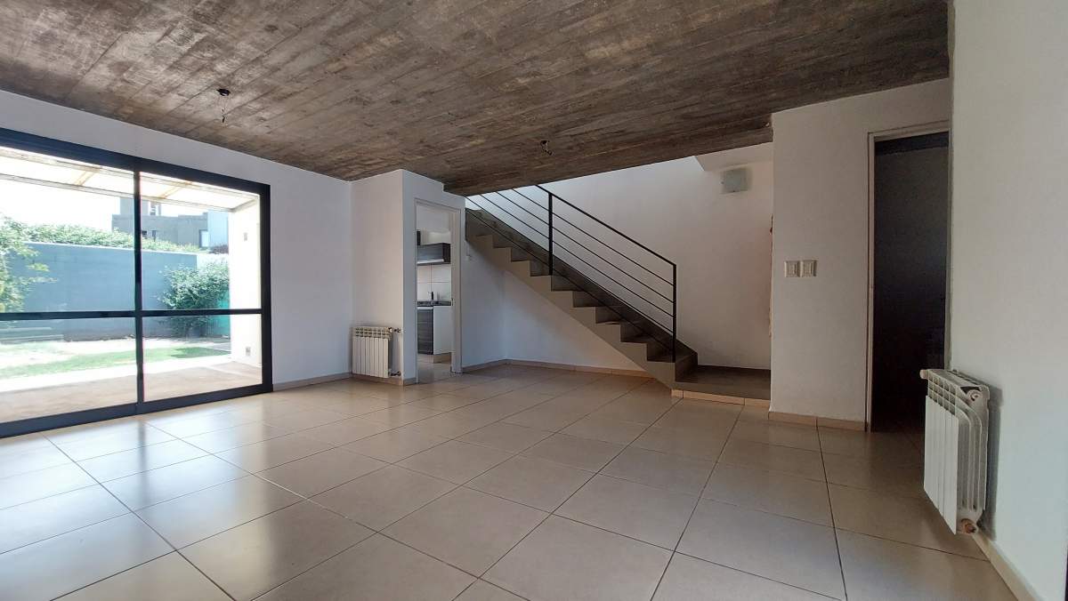CAMBIA TU VIDA! HERMOSO DUPLEX EN CLAROS DEL BOSQUE!