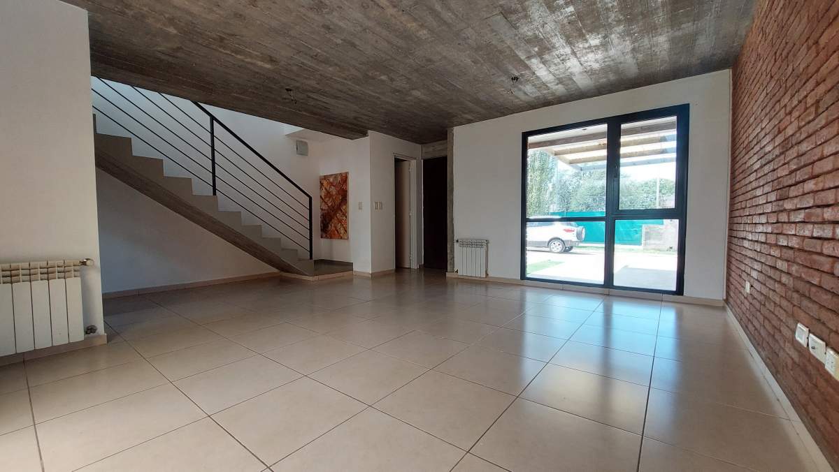 CAMBIA TU VIDA! HERMOSO DUPLEX EN CLAROS DEL BOSQUE!