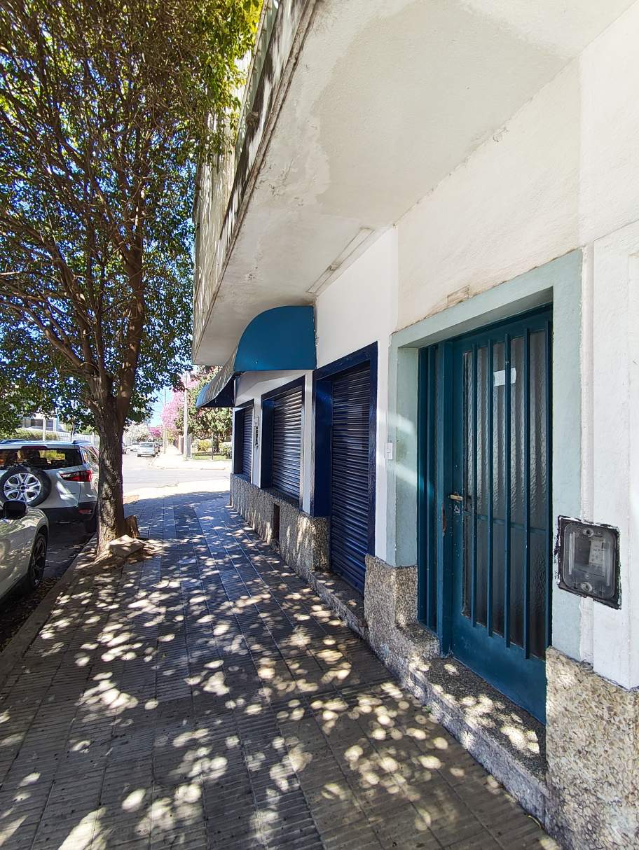 Oportunidad en San Martín: departamento amplio, con escritura y sin expensas