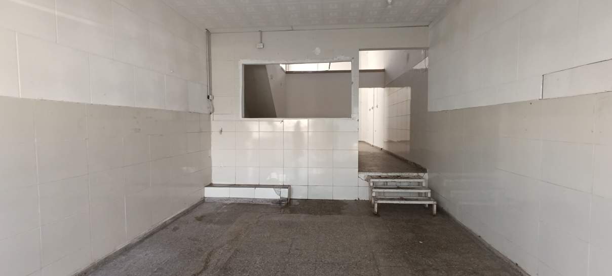 LOCAL EN CORREDOR COMERCIAL DE B PUEYRREDON