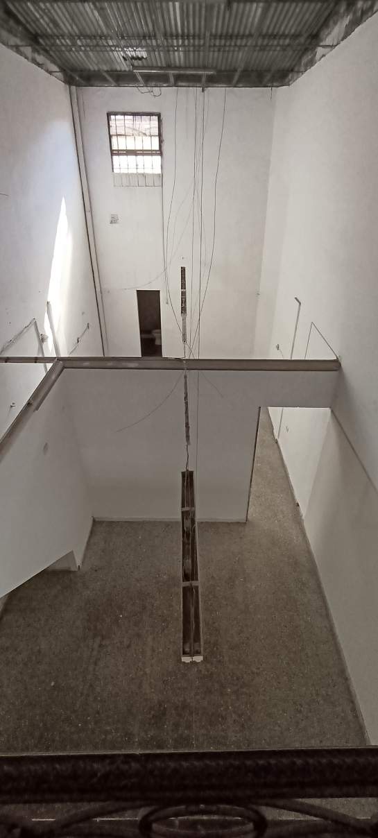 LOCAL EN CORREDOR COMERCIAL DE B PUEYRREDON