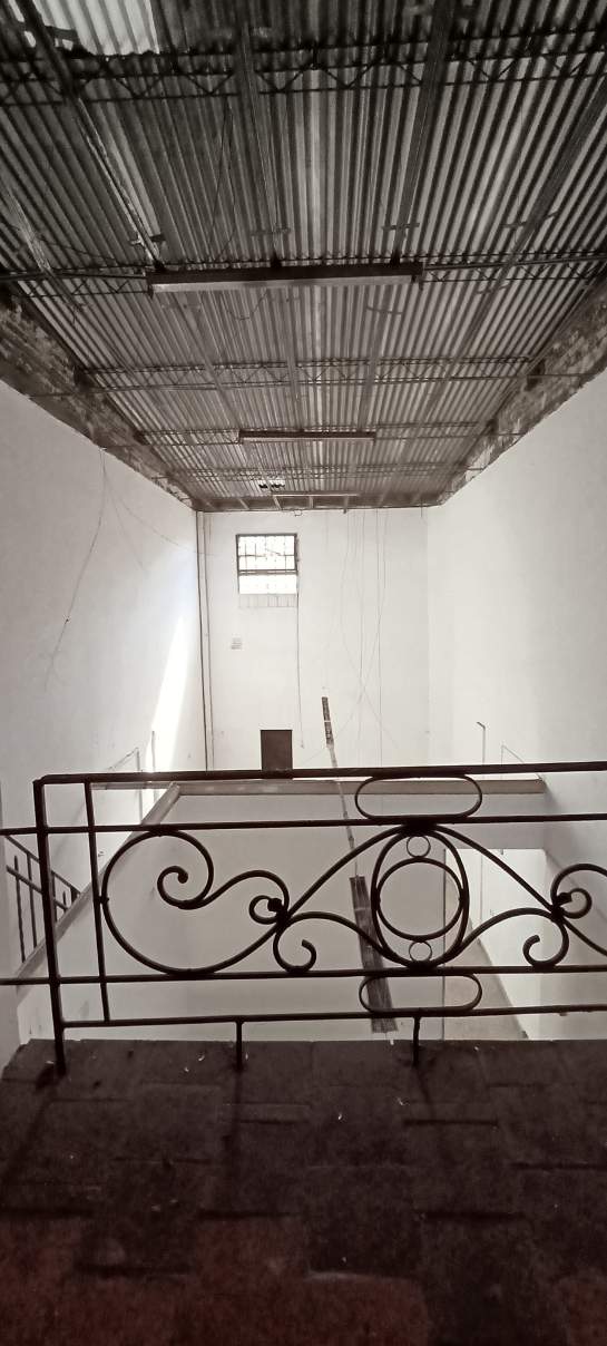 LOCAL EN CORREDOR COMERCIAL DE B PUEYRREDON