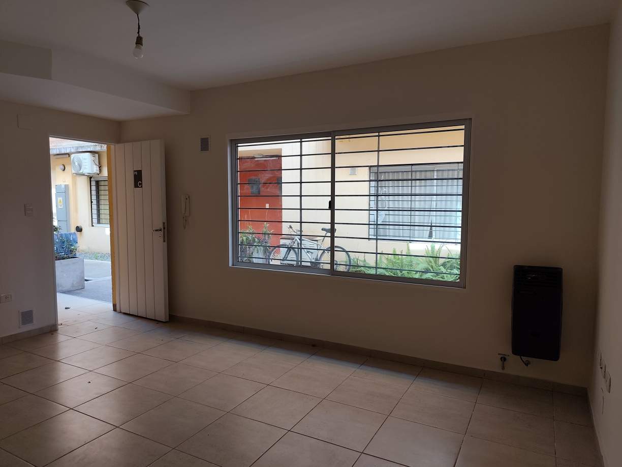 Imperdible oportunidad en Alberdi  Dúplex con renta vigente