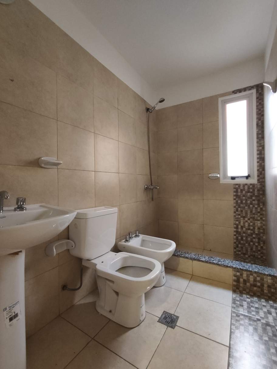 Imperdible oportunidad en Alberdi  Dúplex con renta vigente