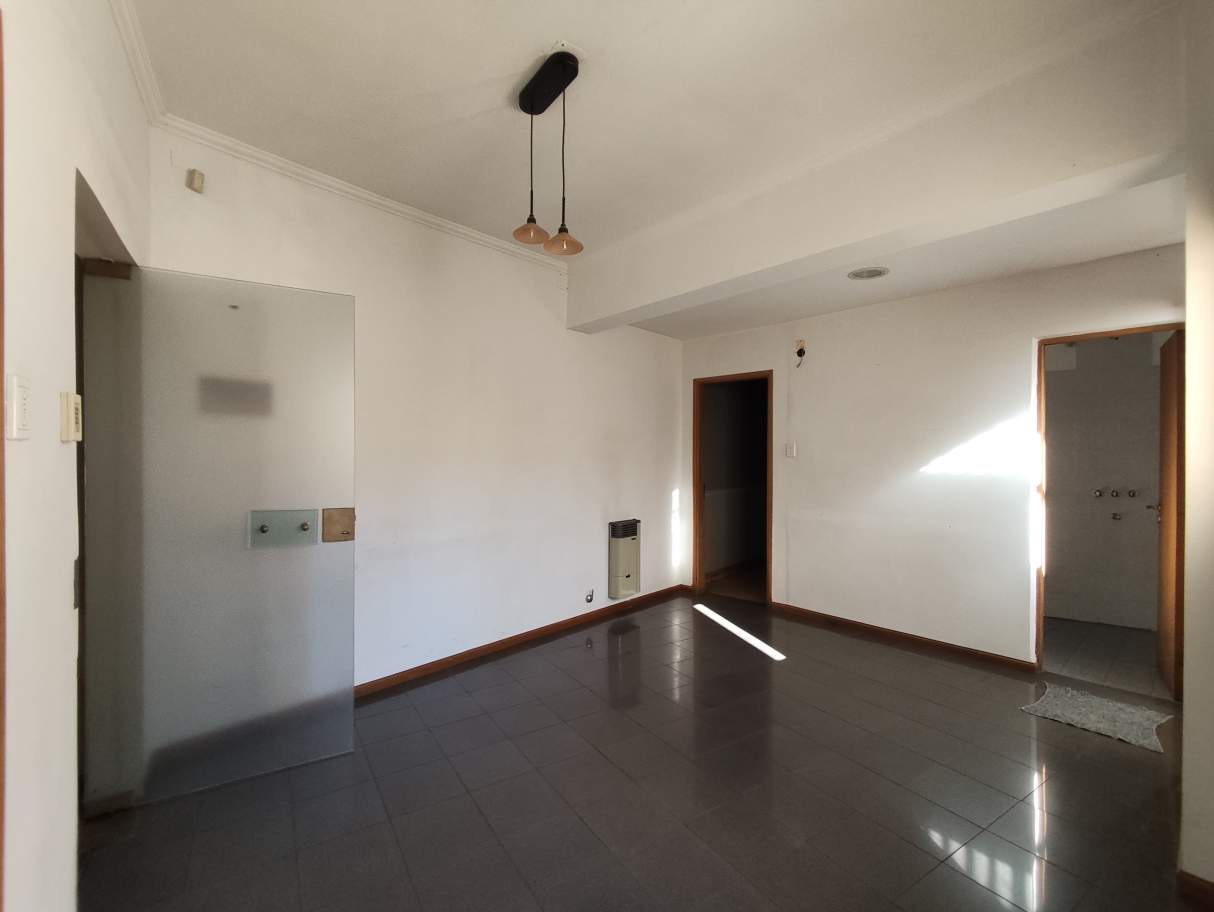 Piso completo en el corazón de Córdoba  amplio, luminoso y sin expensas!