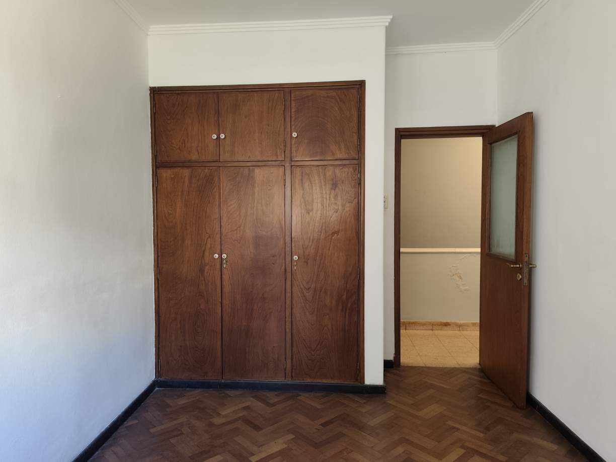 Piso completo en el corazón de Córdoba  amplio, luminoso y sin expensas!