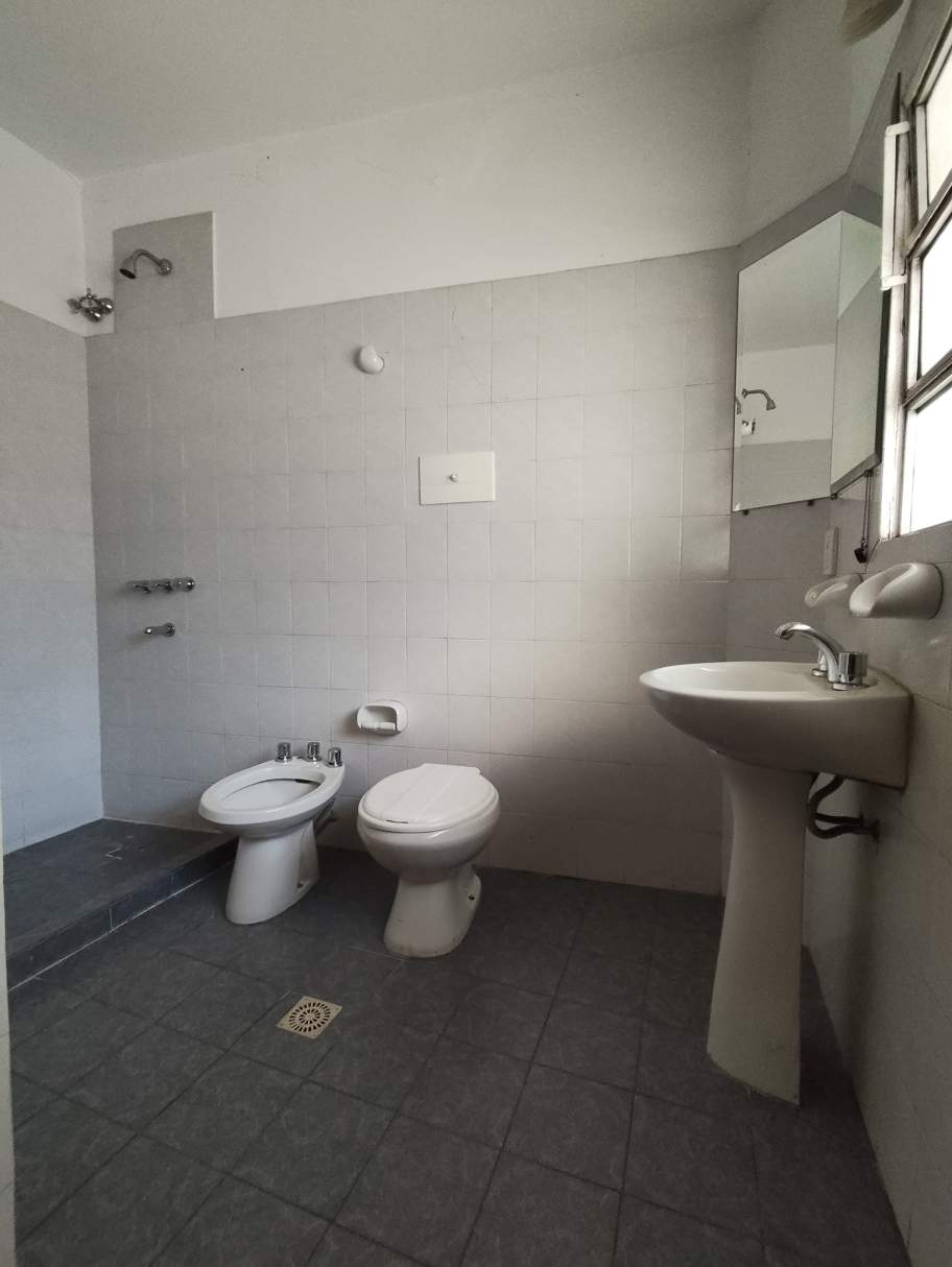 Piso completo en el corazón de Córdoba  amplio, luminoso y sin expensas!