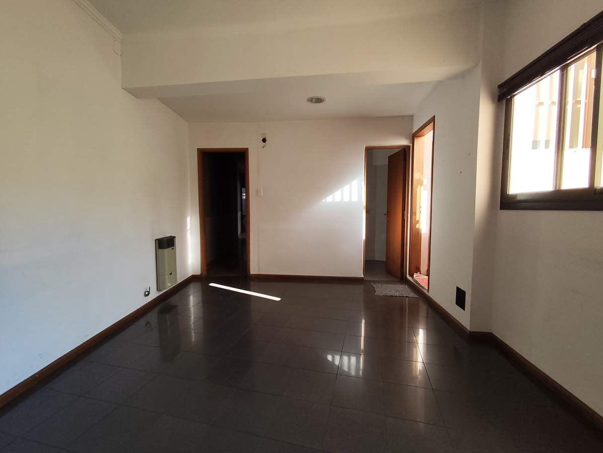 Piso completo en el corazón de Córdoba  amplio, luminoso y sin expensas!