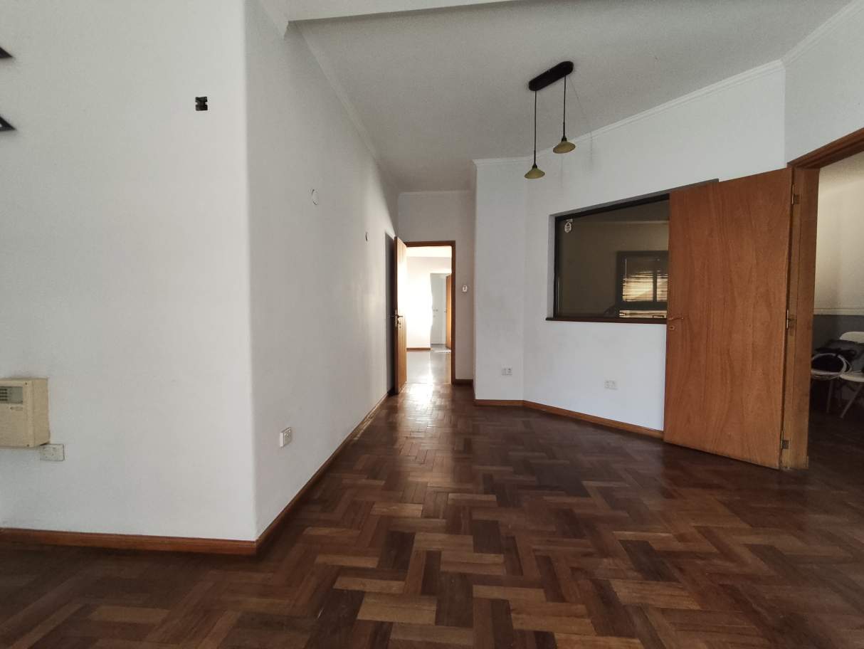 Piso completo en el corazón de Córdoba  amplio, luminoso y sin expensas!