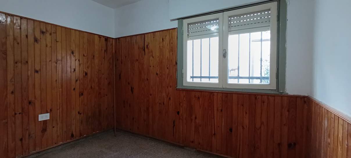 ¡No esperés más, hacete dueño en San Martín!  3 dormitorios y patio, lista para habitar!