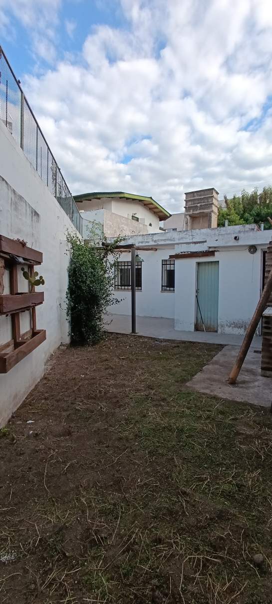 ¡No esperés más, hacete dueño en San Martín!  3 dormitorios y patio, lista para habitar!
