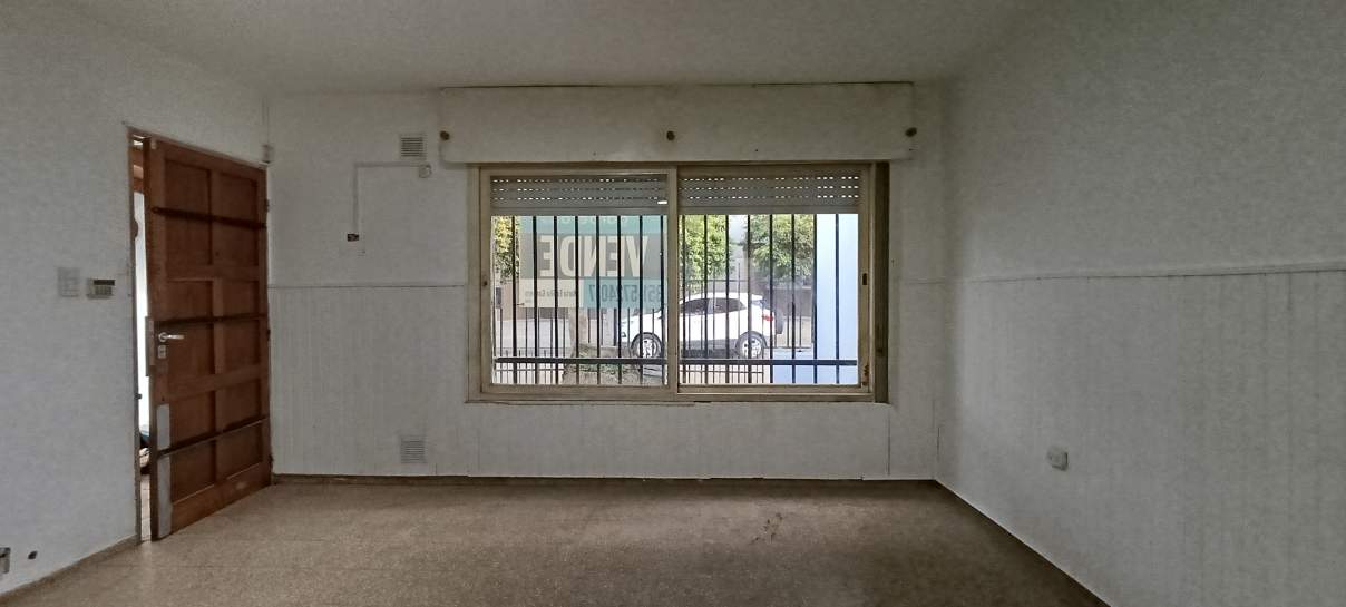 ¡No esperés más, hacete dueño en San Martín!  3 dormitorios y patio, lista para habitar!
