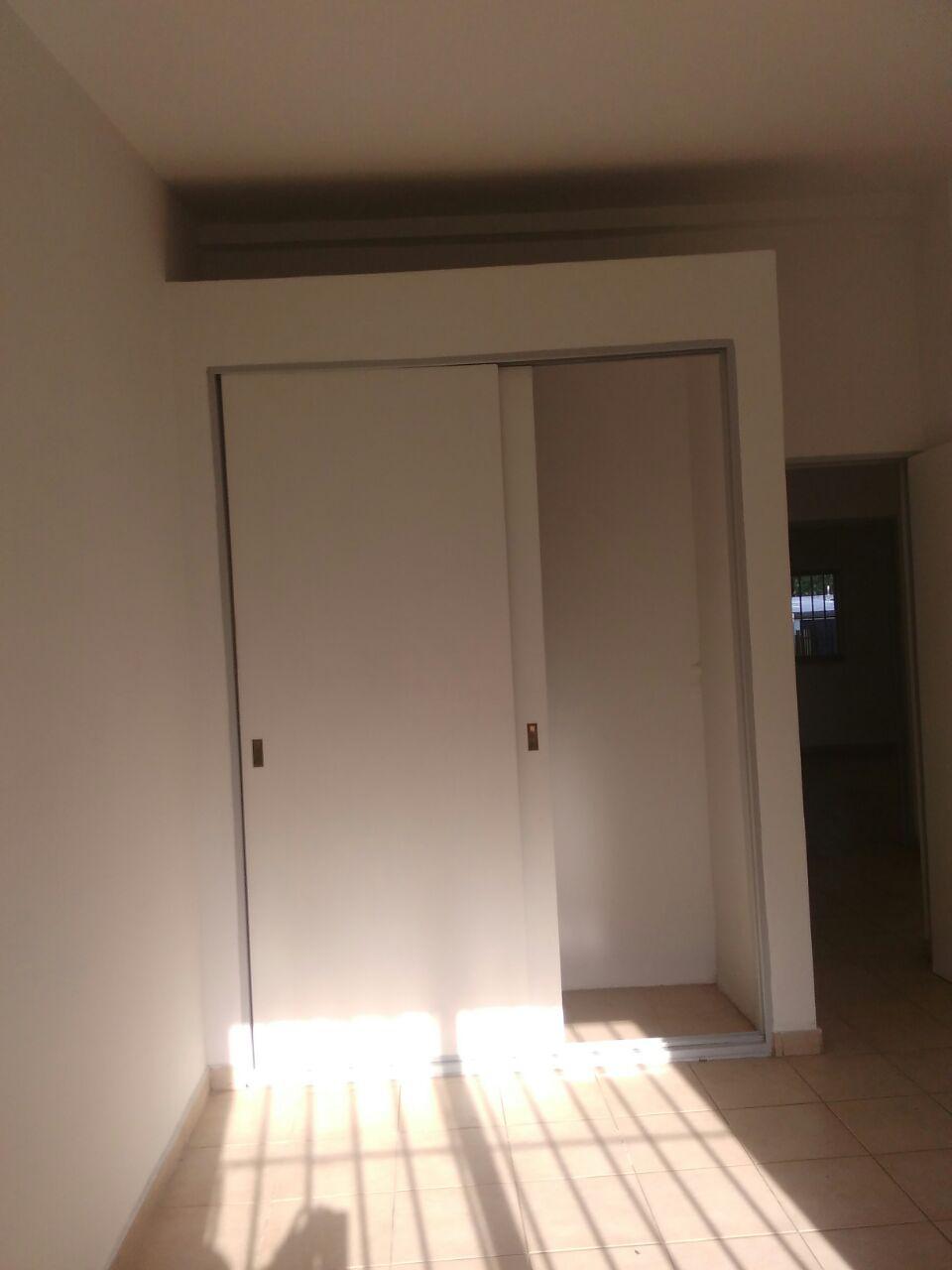 Se vende casa dentro de complejo cerrado en Arguello. Amplio fondo con cesped