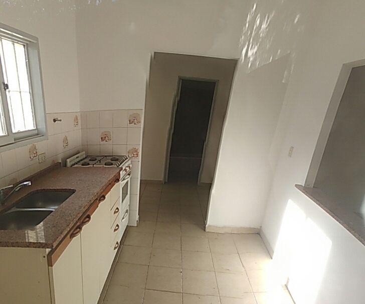 Se vende casa dentro de complejo cerrado en Arguello. Amplio fondo con cesped