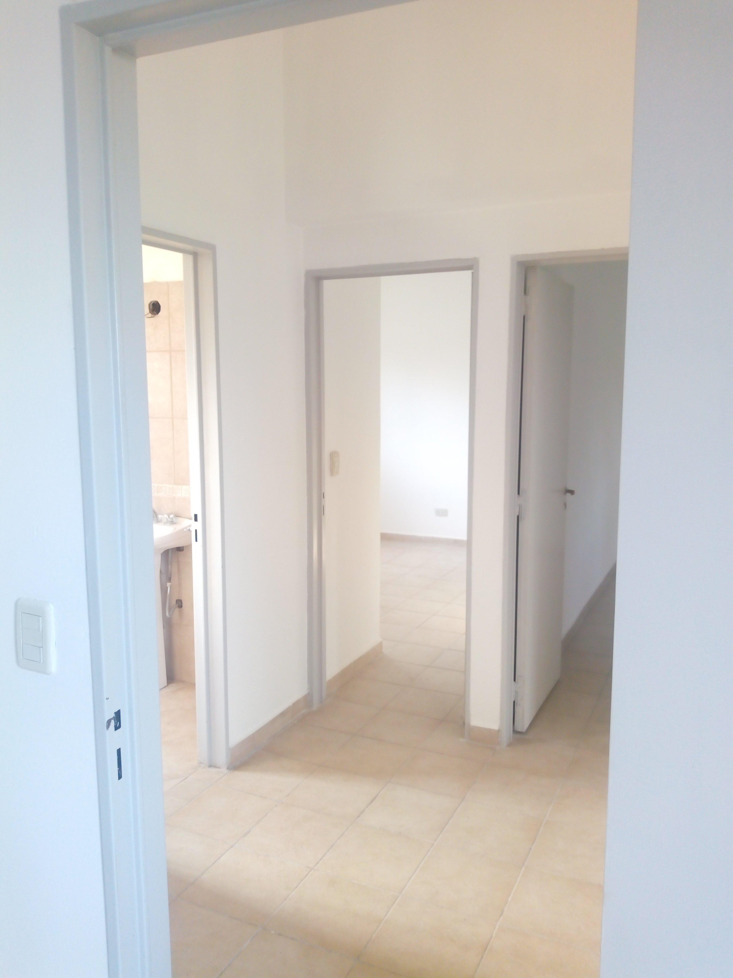 Se vende casa en dúplex en Arguello. Amplio fondo con parrilla, cochera doble