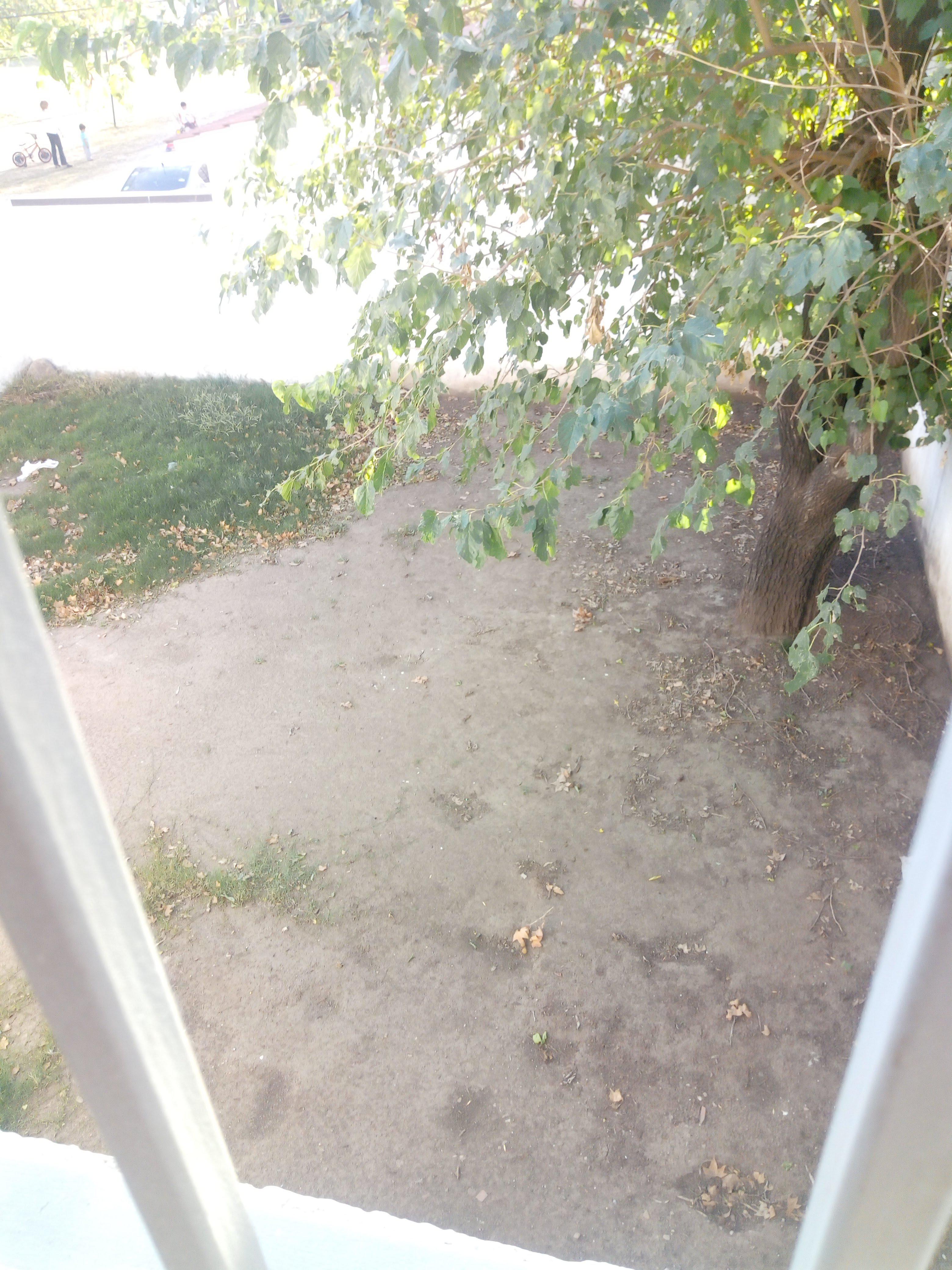 Se vende casa en dúplex en Arguello. Amplio fondo con parrilla, cochera doble