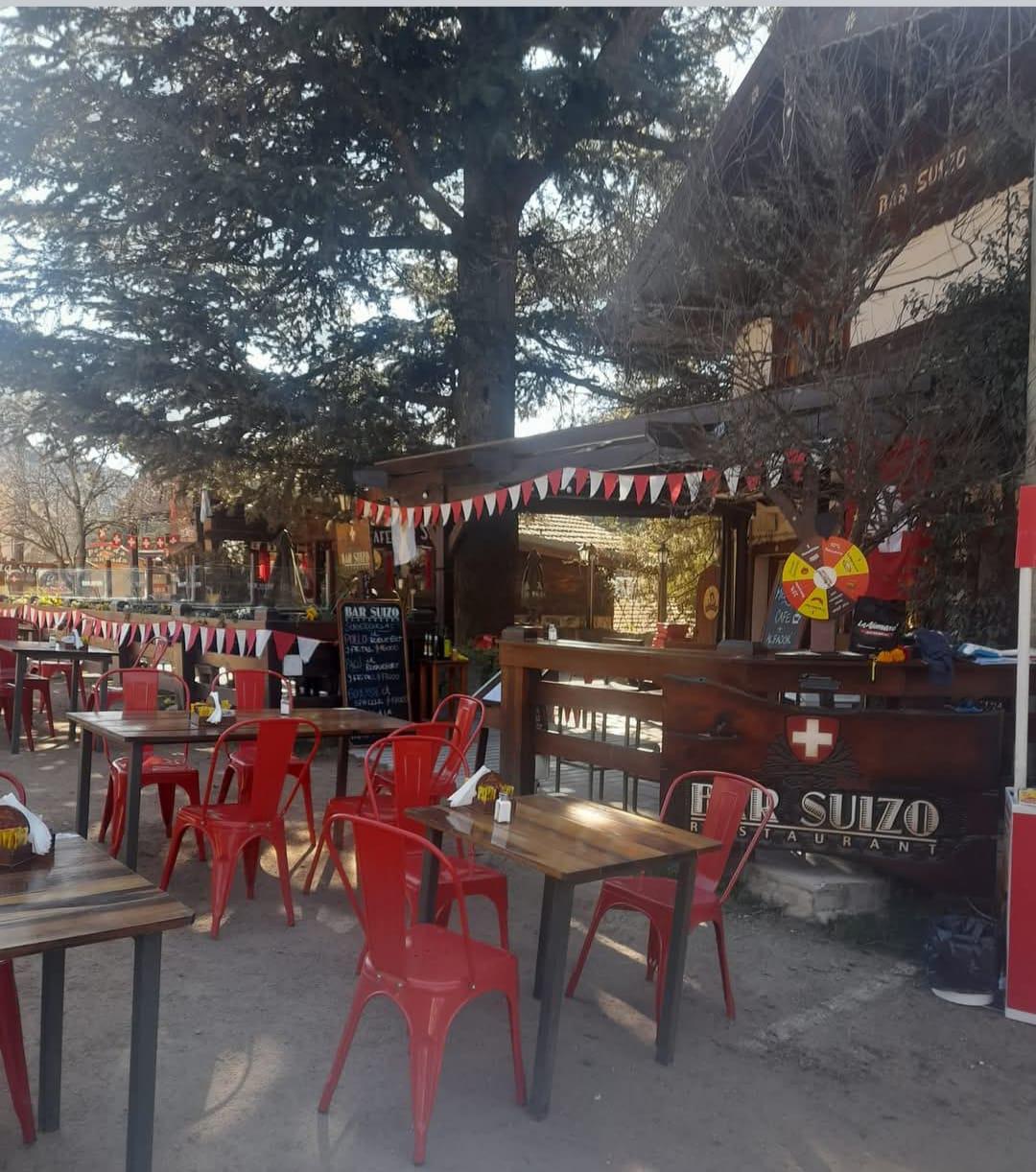 Oportunidad 2 locales comerciales y casa principal, con servicios y Escritura