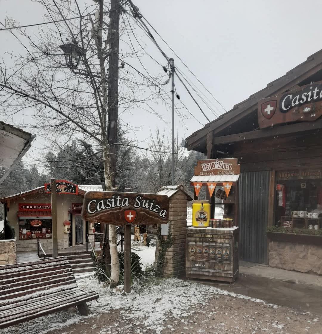 Oportunidad 2 locales comerciales y casa principal, con servicios y Escritura