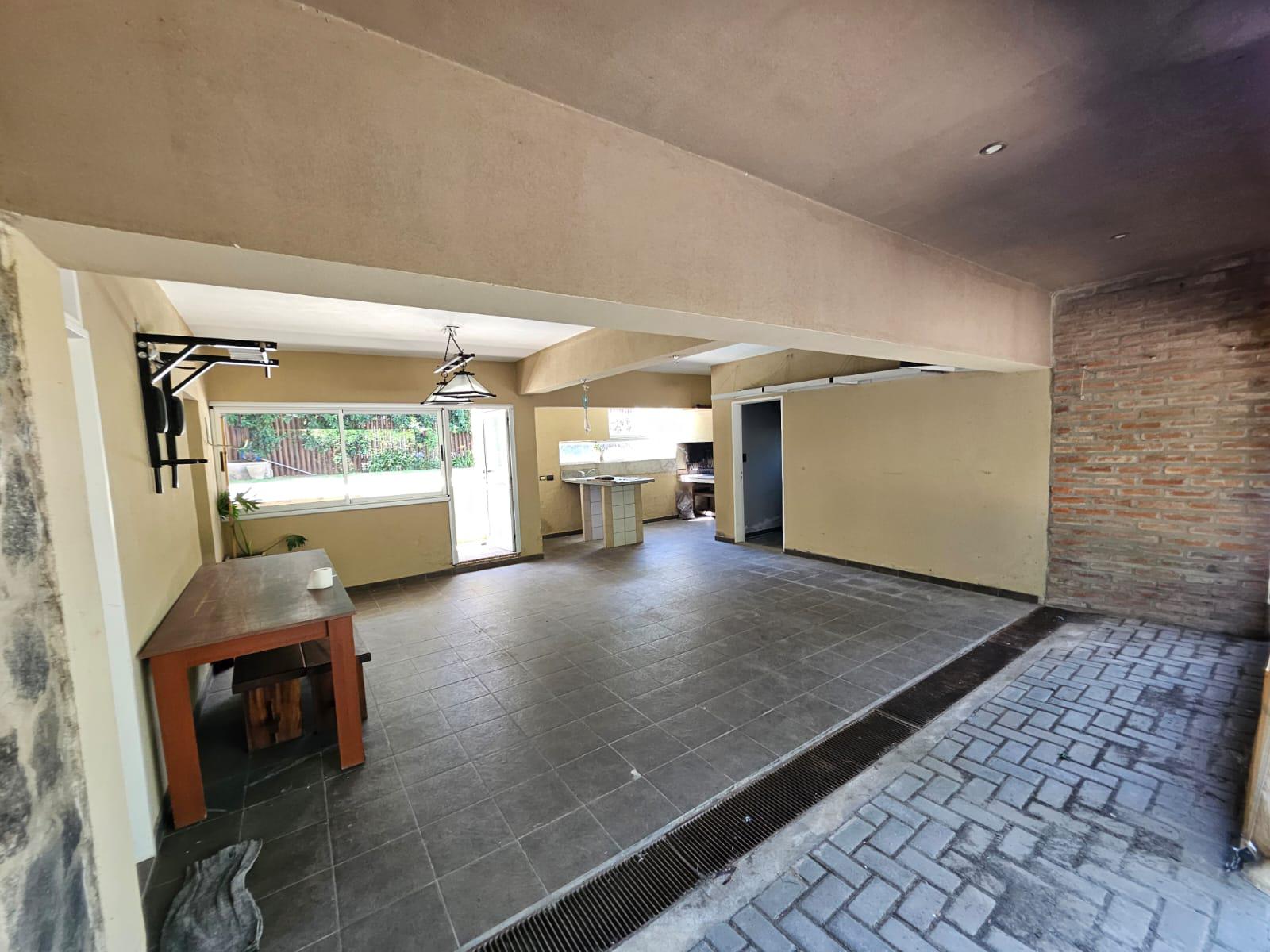 Alquiler permanente casa de 3 dormitorios en Country La Reserva