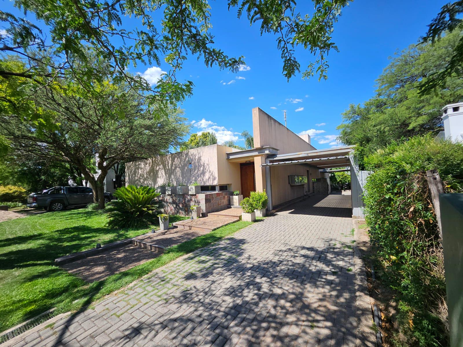 Alquiler permanente casa de 3 dormitorios en Country La Reserva