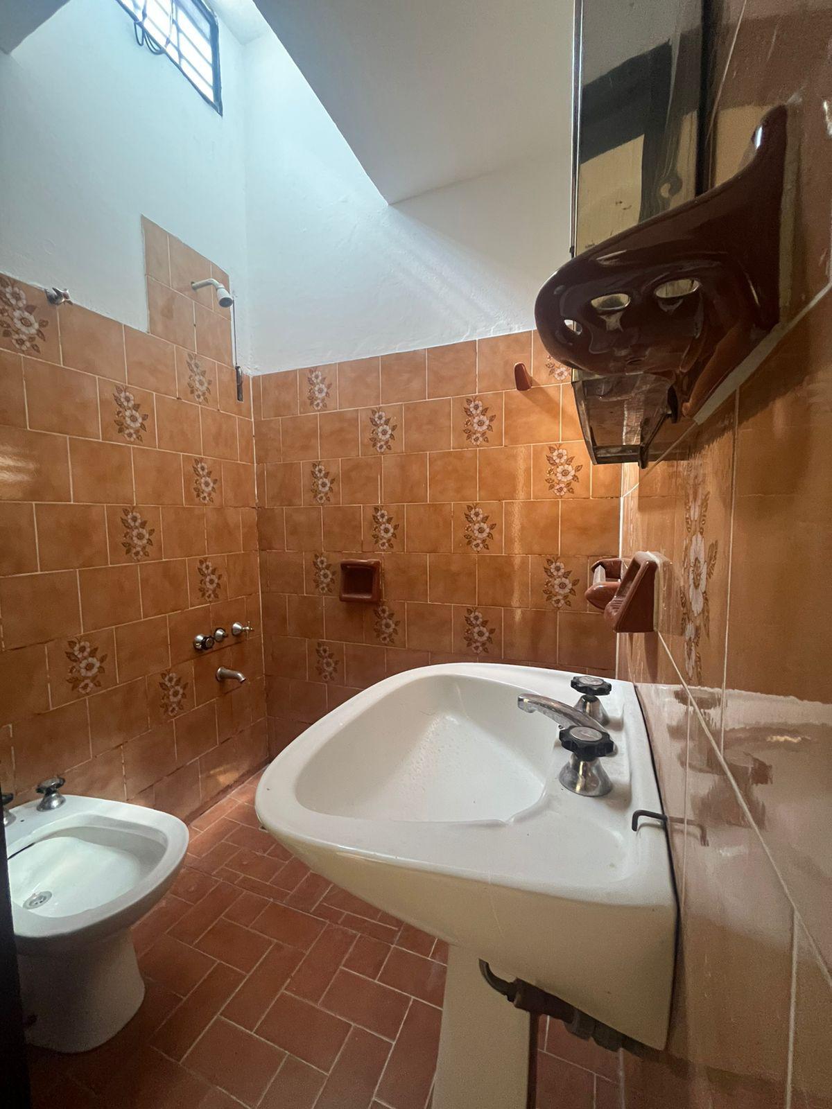 CASA EN VENTA 2 DORM, PATIO GRANDE IMPECABLE B B. MASSE