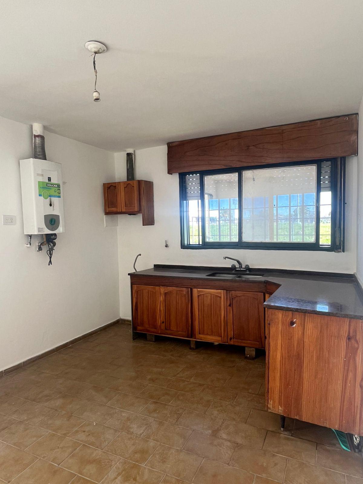 CASA EN VENTA 2 DORM, PATIO GRANDE IMPECABLE B B. MASSE