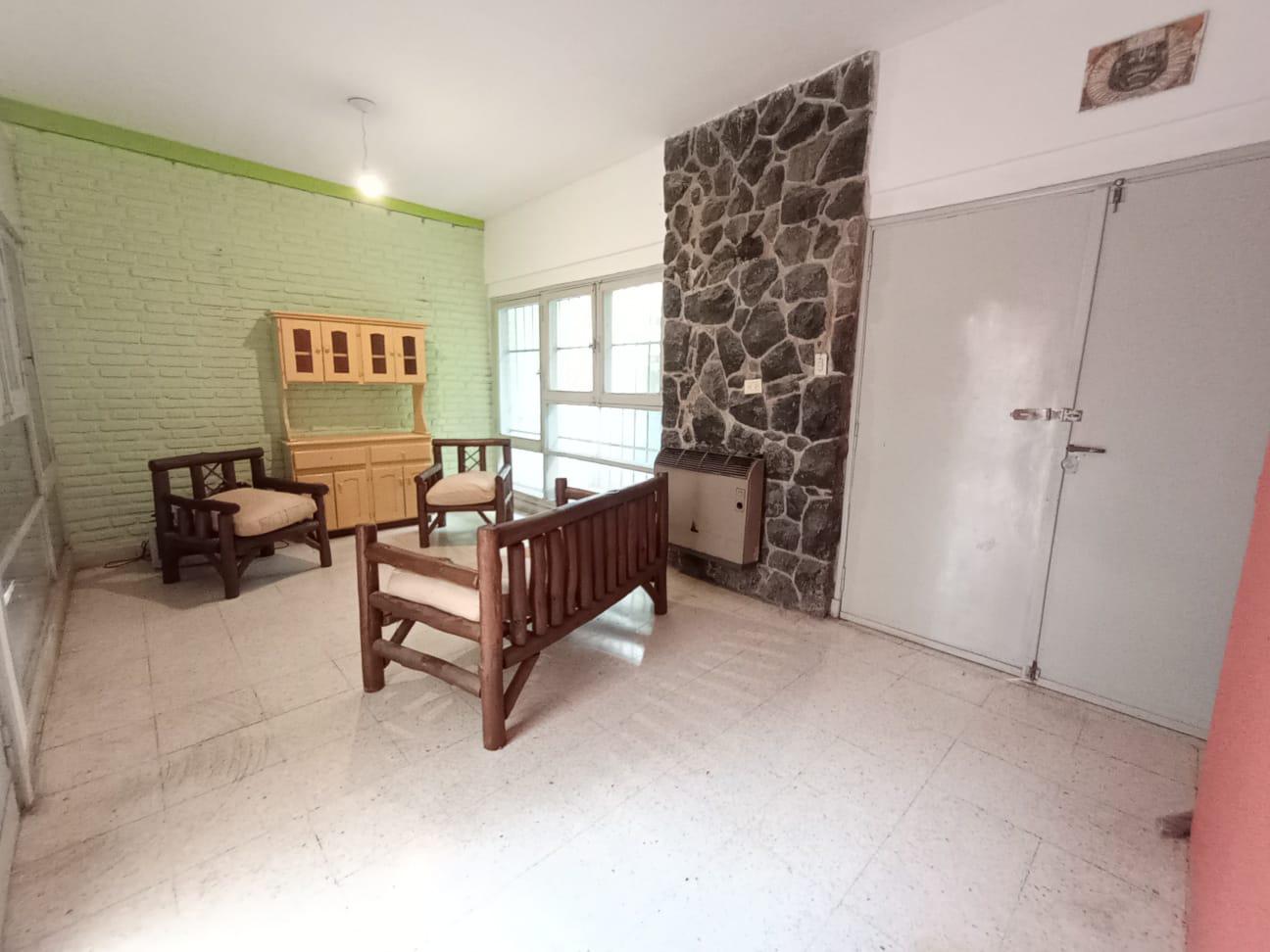 CASA EN VENTA  - IDEAL OFICINAS - A  UNA CUADRA BV SAN JUAN