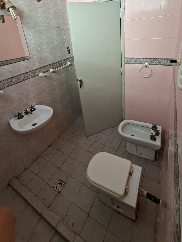 CASA EN VENTA  - IDEAL OFICINAS - A  UNA CUADRA BV SAN JUAN