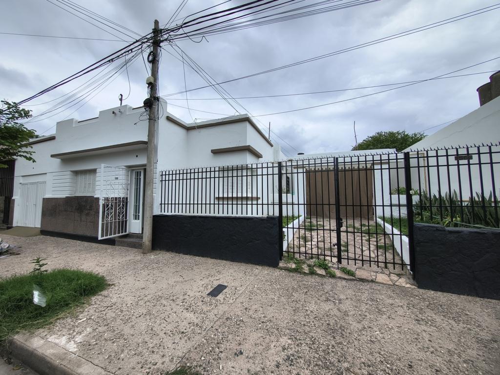 ALQUILAMOS HERMOSA CASA RECICLADA BARRIO SAN VICENTE