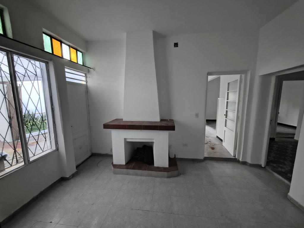 ALQUILAMOS HERMOSA CASA RECICLADA BARRIO SAN VICENTE