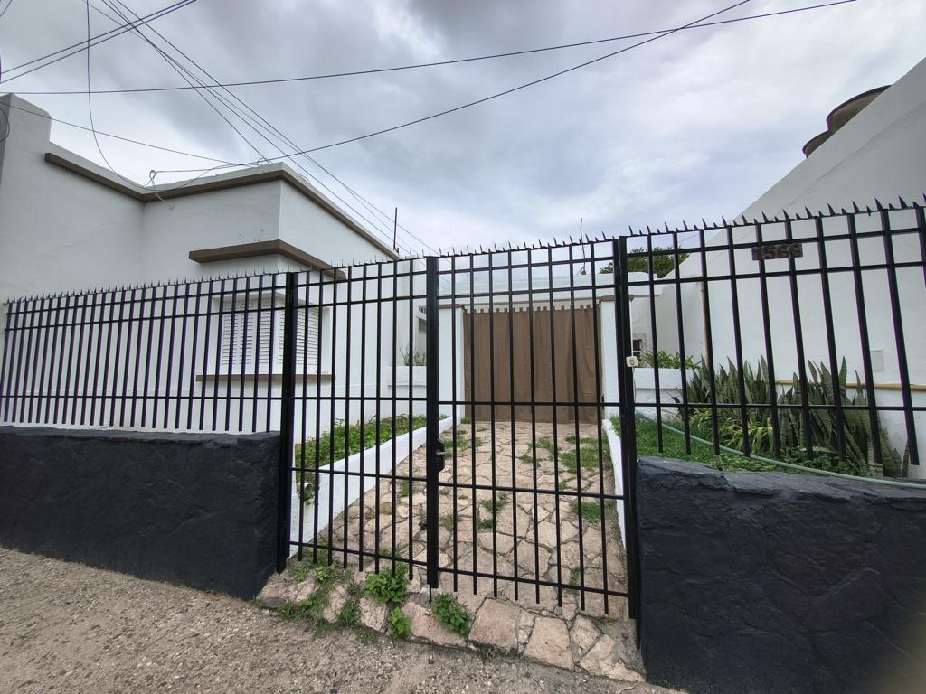 ALQUILAMOS HERMOSA CASA RECICLADA BARRIO SAN VICENTE