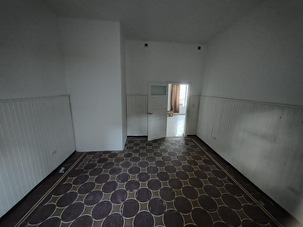 ALQUILAMOS HERMOSA CASA RECICLADA BARRIO SAN VICENTE