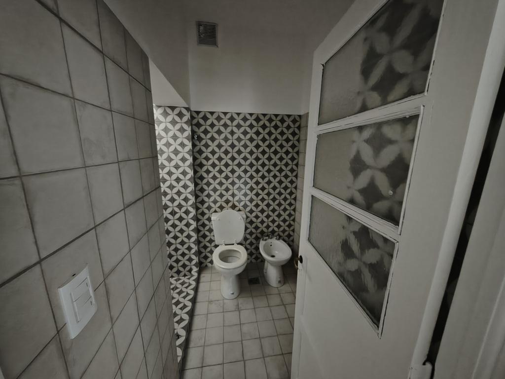 ALQUILAMOS HERMOSA CASA RECICLADA BARRIO SAN VICENTE